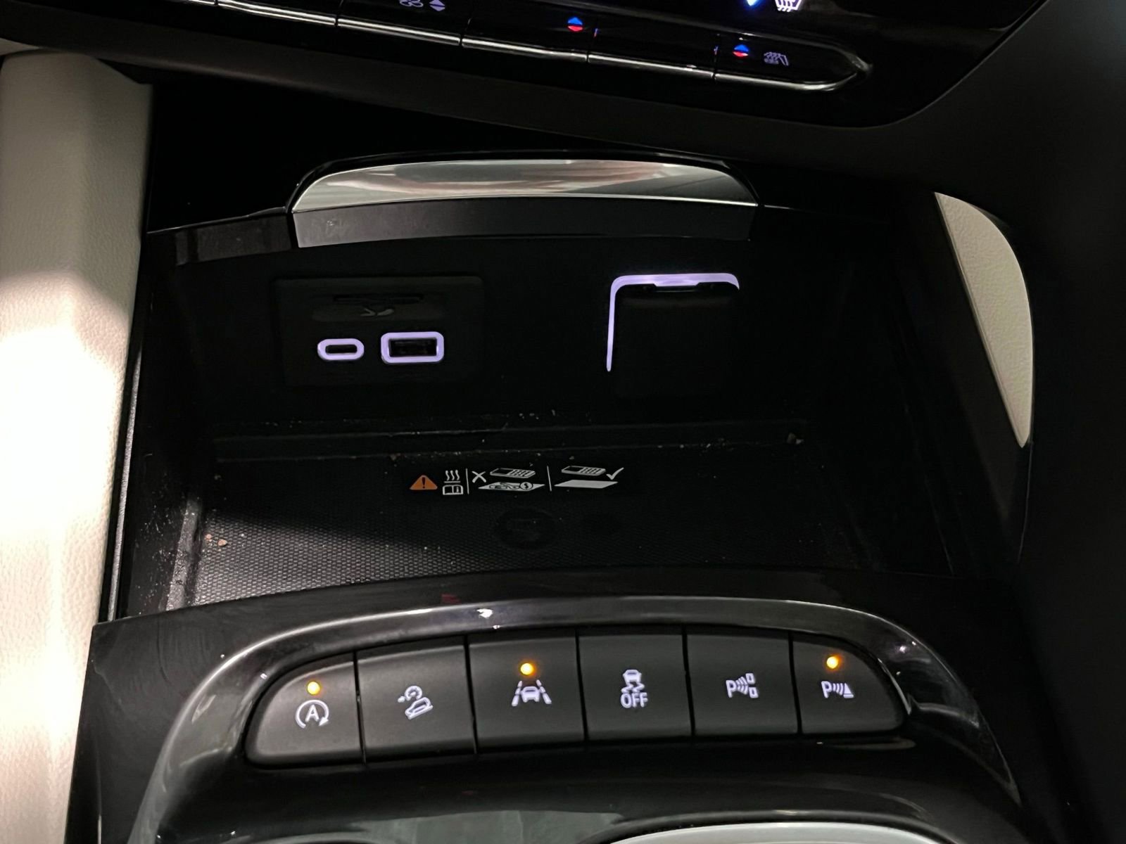 Used 2023 Buick Envision Avenir image 26