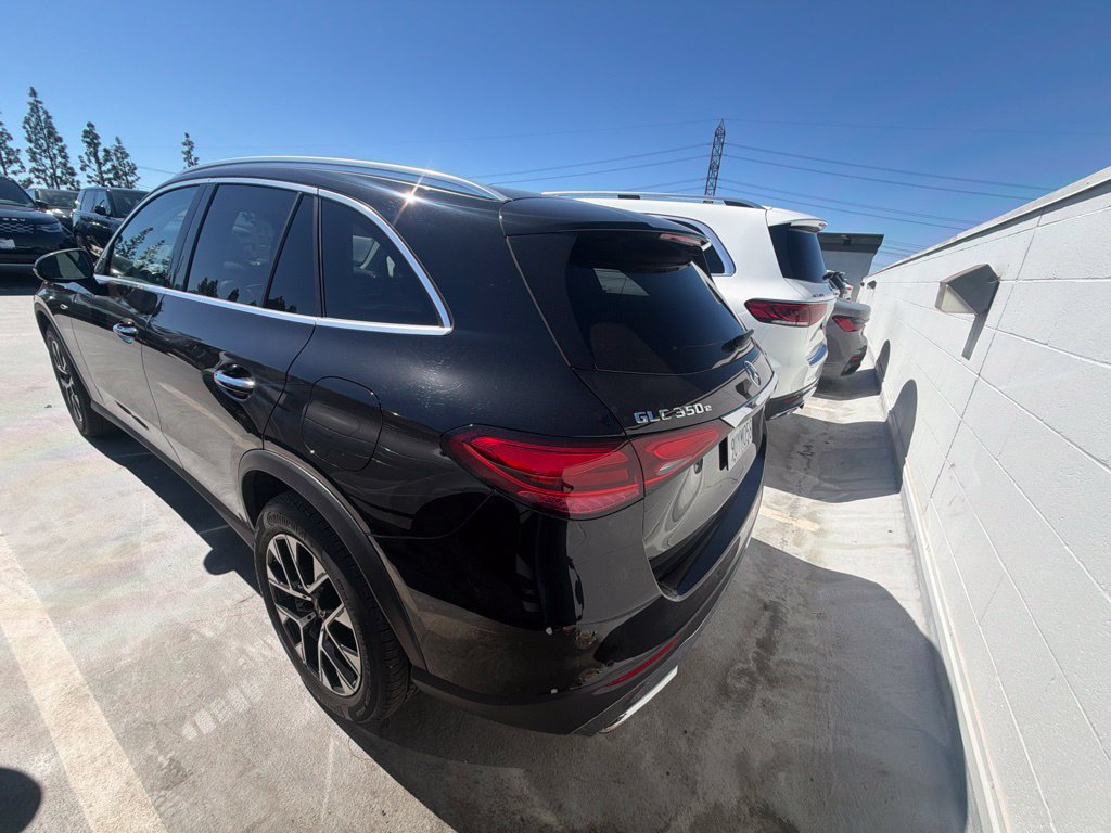Used 2025 Mercedes-Benz GLC 350e 4MATIC w/ Driver Assistance Package image 4