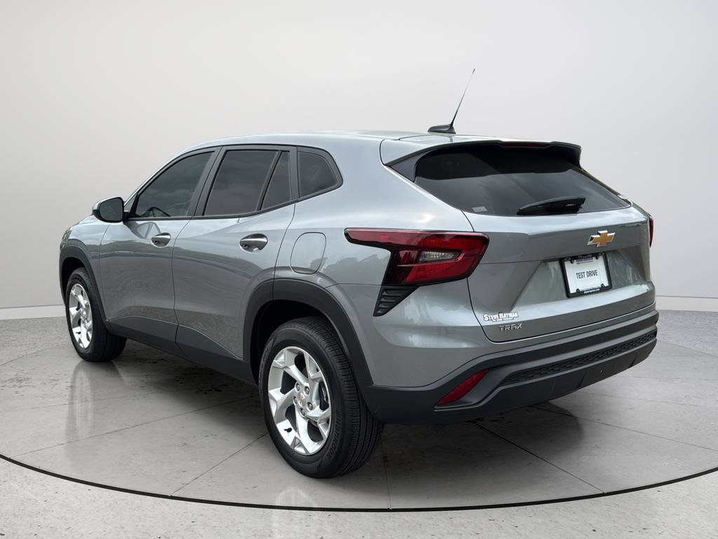 Used 2026 Chevrolet Trax LS w/ LS Convenience Package FWD image 8