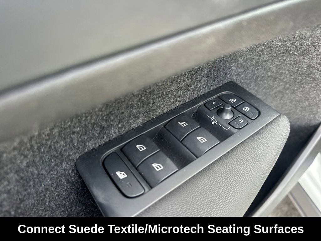 Used 2023 Volvo XC40 B5 Plus w/ Protection Package Premier image 22