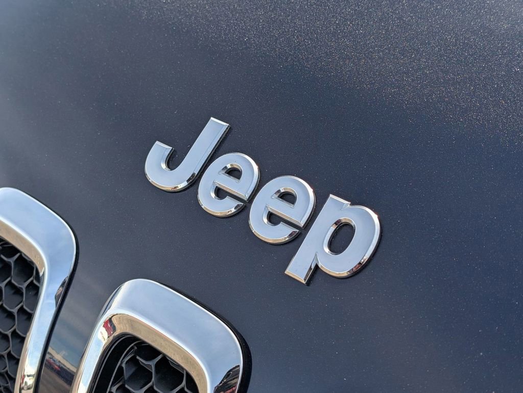 Used 2016 Jeep Cherokee Latitude w/ Cold Weather Group image 11