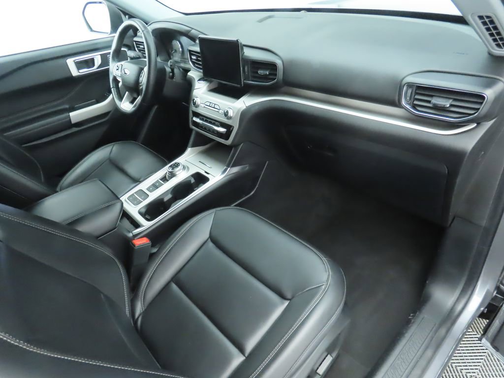 Used 2022 Ford Explorer XLT w/ Equipment Group 202A image 17