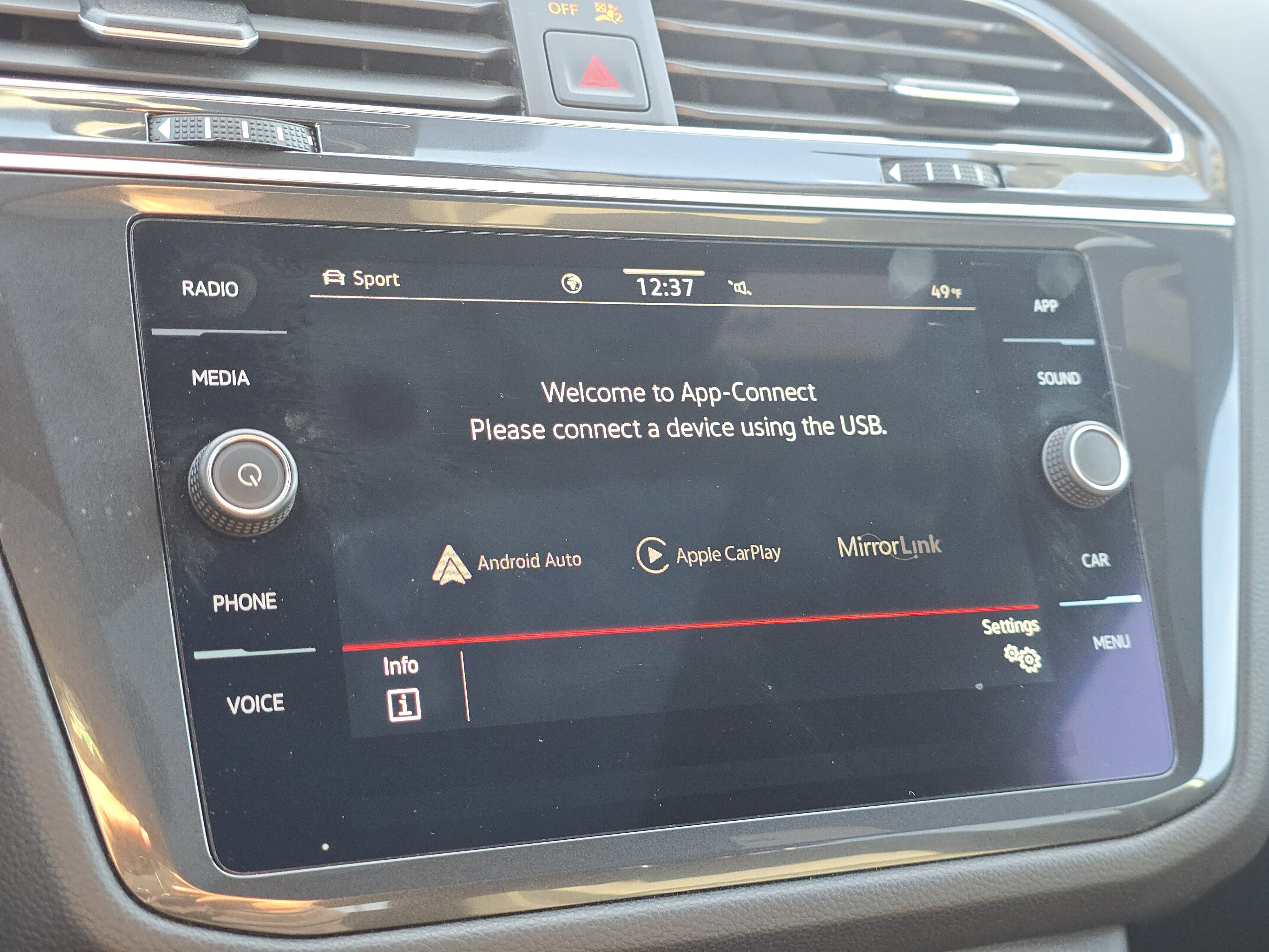 Used 2022 Volkswagen Tiguan SE R-Line image 10