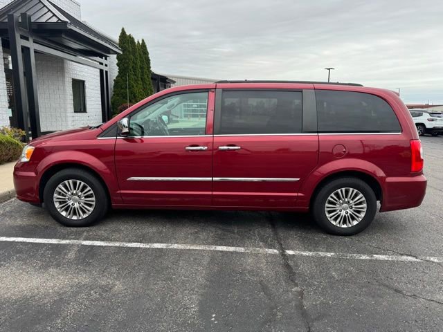 Used 2015 Chrysler Town & Country Touring-L w/ Driver Convenience Group FWD image 9