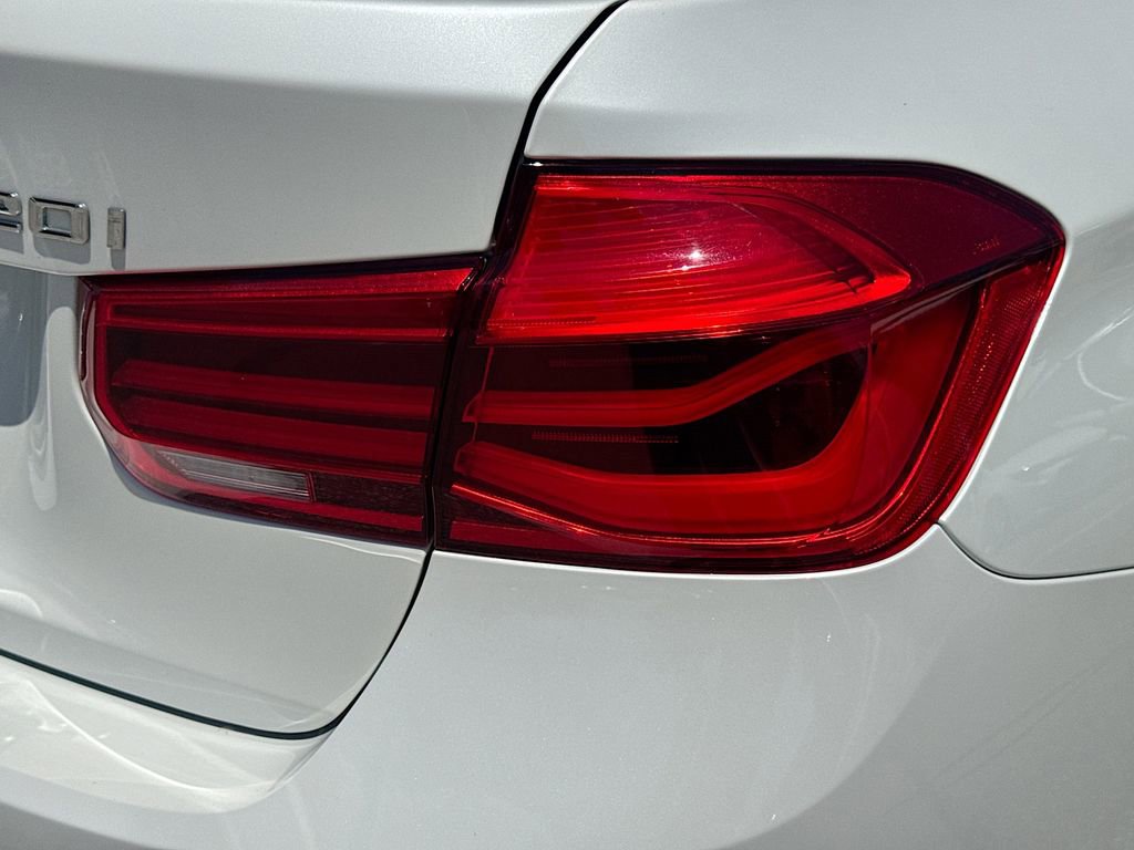 Used 2018 BMW 320i Sedan RWD image 33