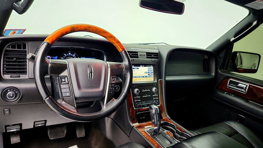 Used 2016 Lincoln Navigator Select AWD/4WD image 13