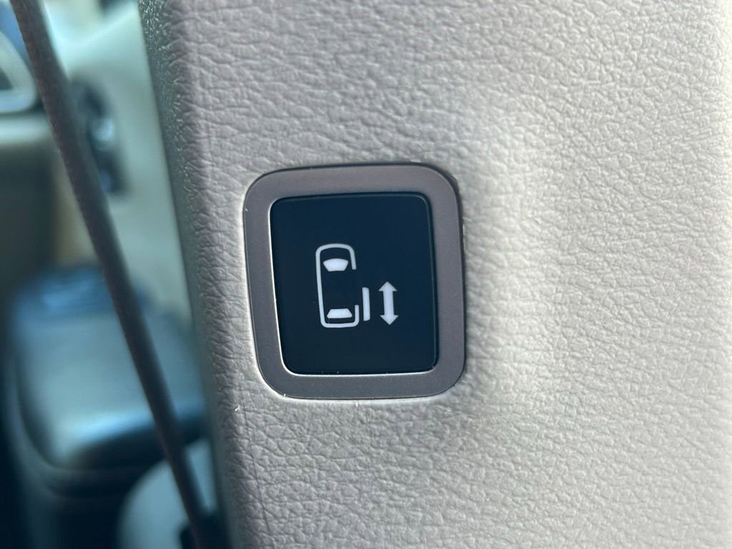 Used 2022 Chrysler Pacifica Touring-L image 50