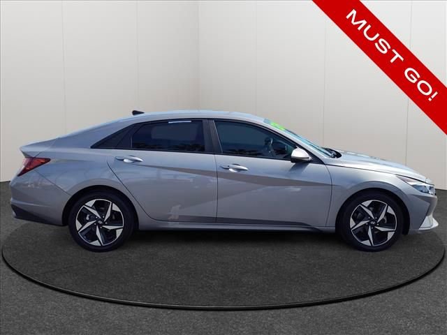 Used 2023 Hyundai Elantra SEL w/ Convenience Package FWD image 4