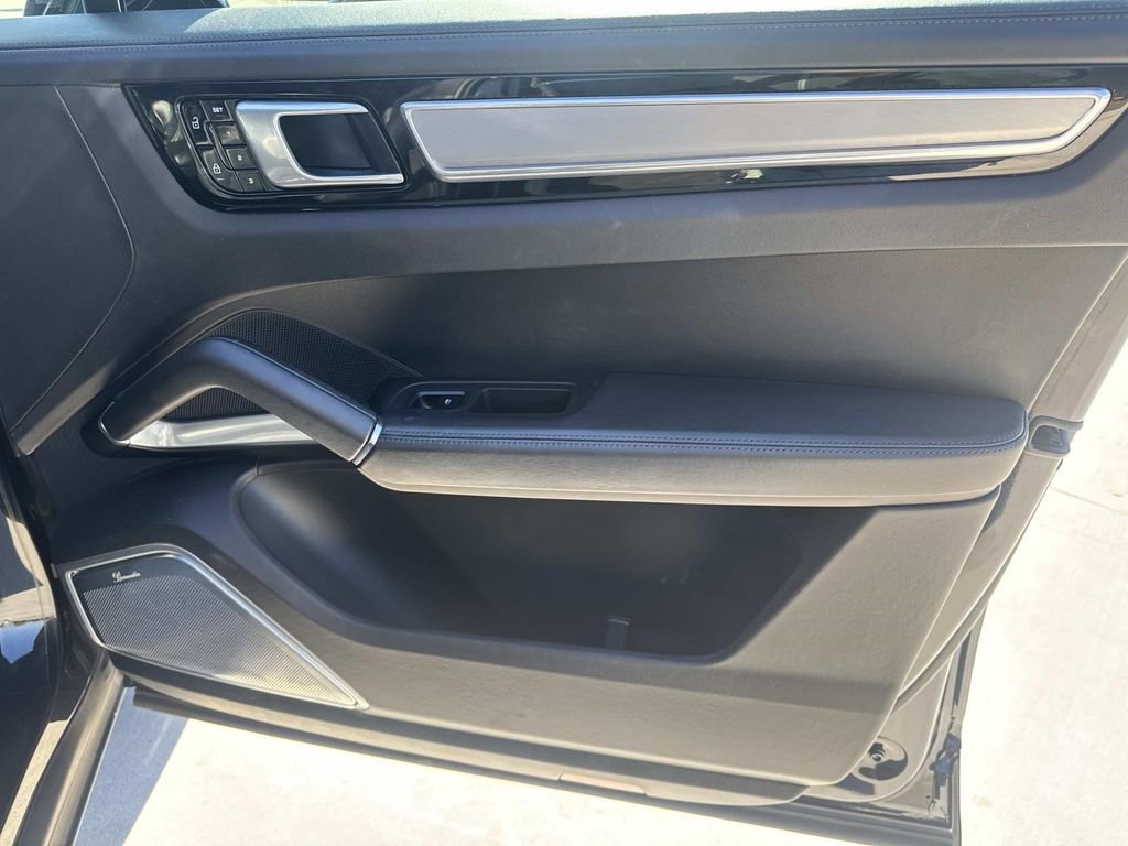 Used 2021 Porsche Cayenne Turbo image 19