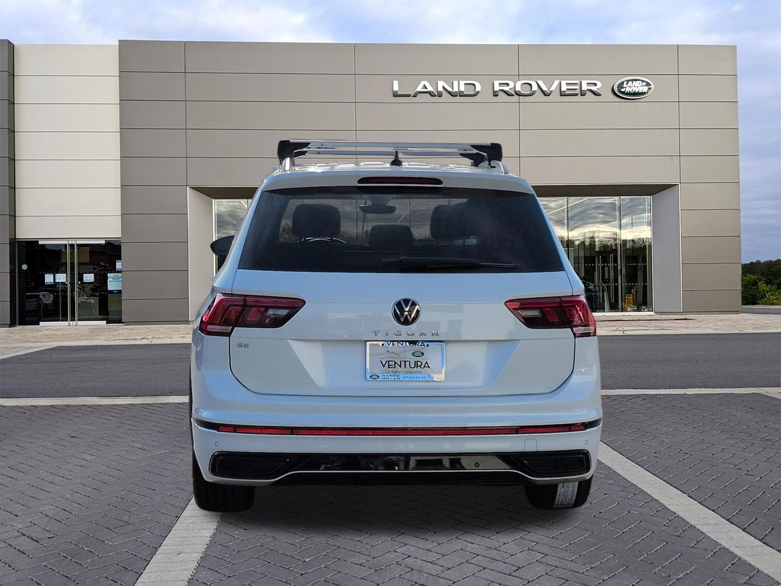 Used 2023 Volkswagen Tiguan SE R-Line image 6