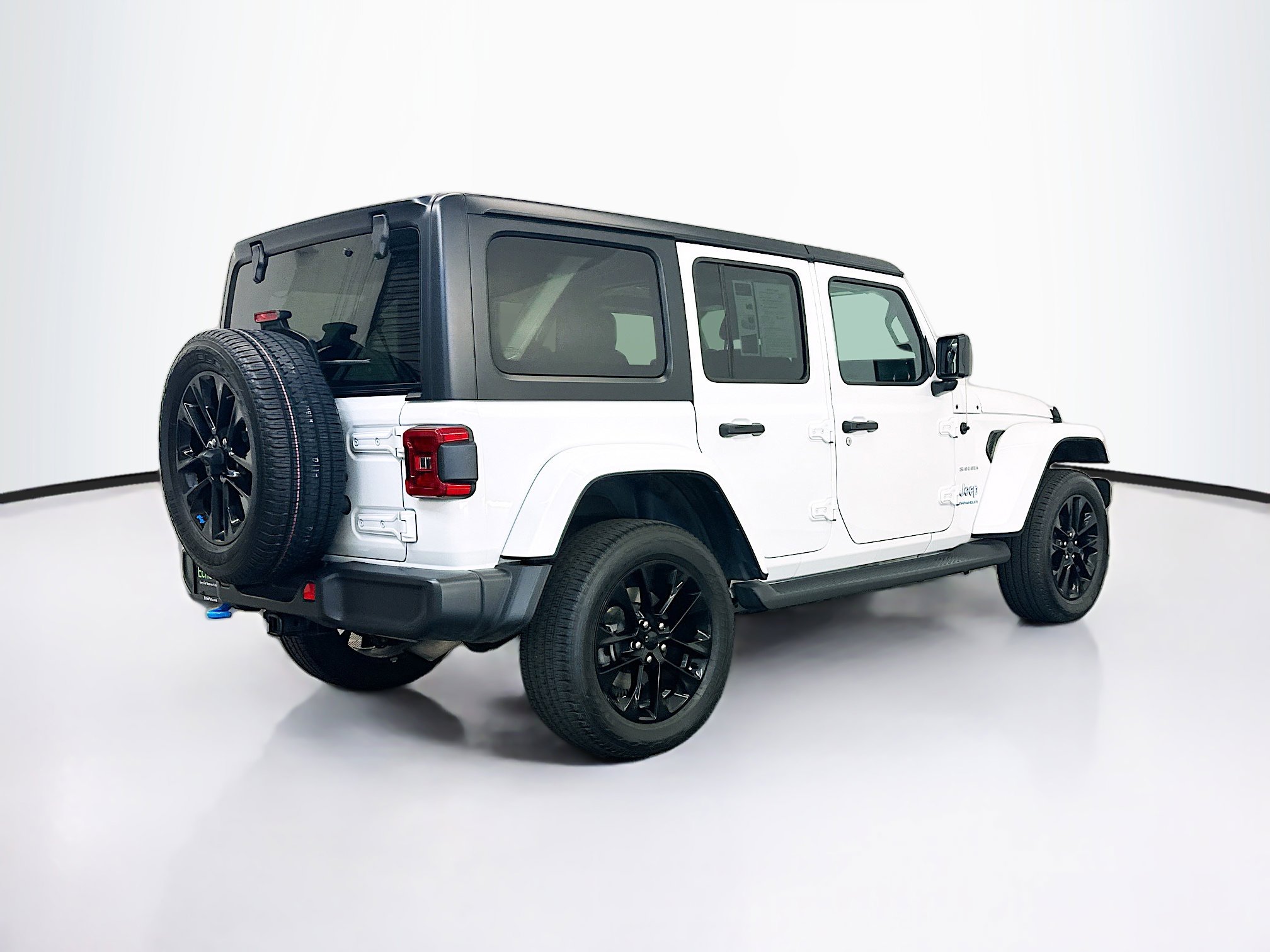 Used 2023 Jeep Wrangler Sahara w/ Cold Weather Group image 9