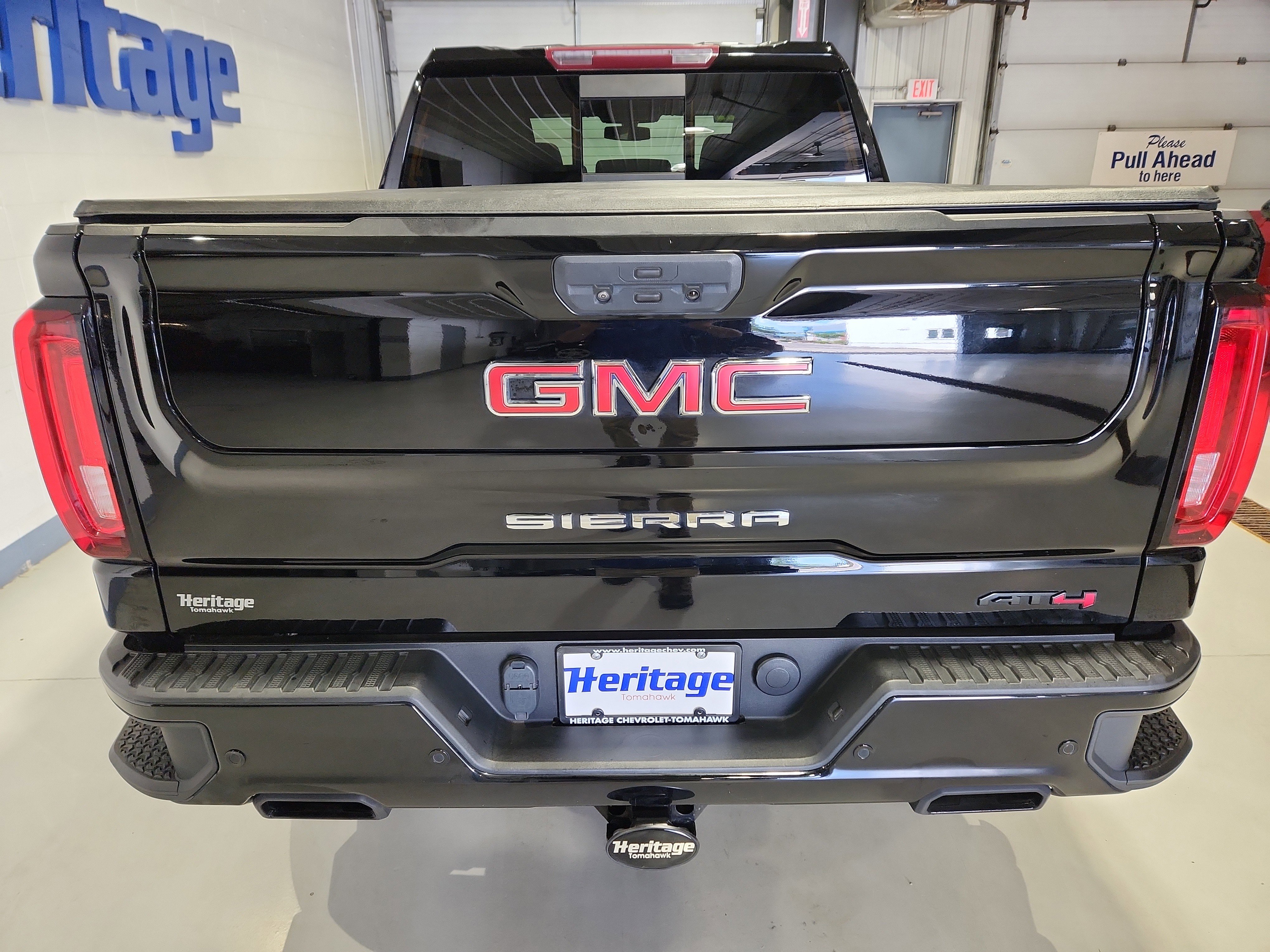 Certified 2022 GMC Sierra 1500 AT4 w/ AT4 Premium Package image 26
