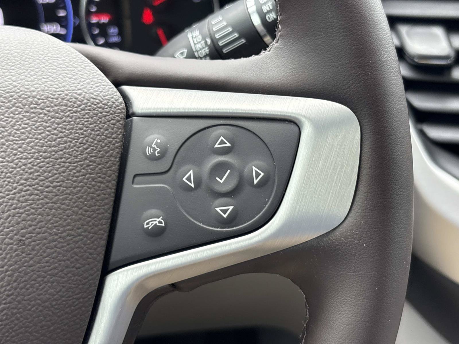 Used 2023 GMC Acadia SLT w/ Technology Package FWD image 19