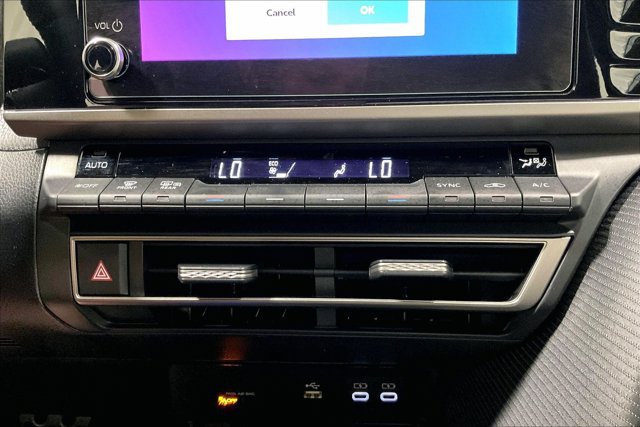 Used 2025 Toyota Camry SE FWD image 33