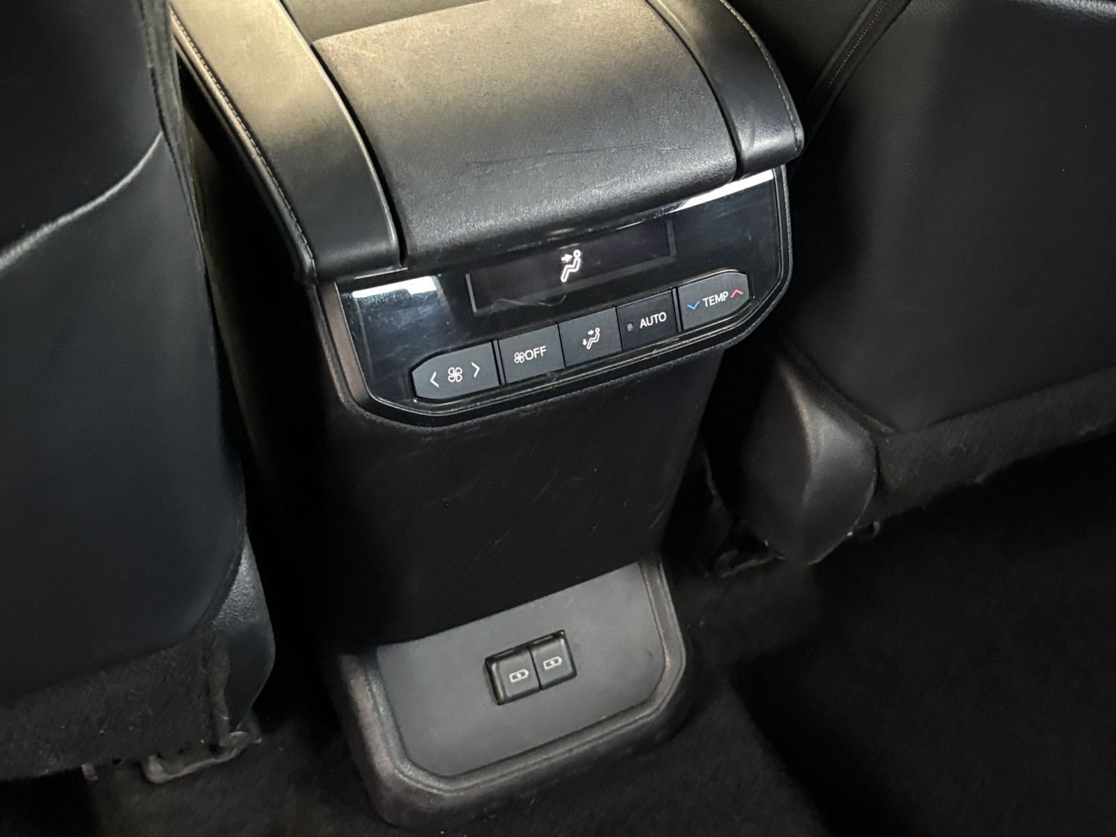 Used 2024 Toyota Highlander XSE FWD image 24