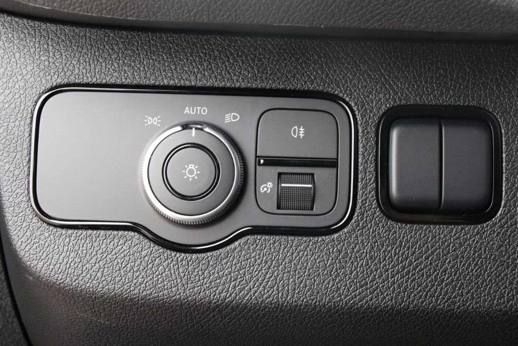 Used 2025 Mercedes-Benz Sprinter 2500 image 16