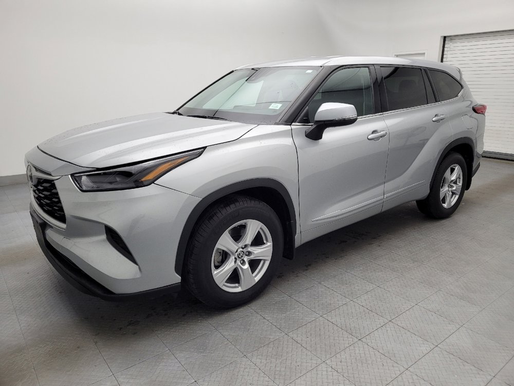 Used 2022 Toyota Highlander L image 2