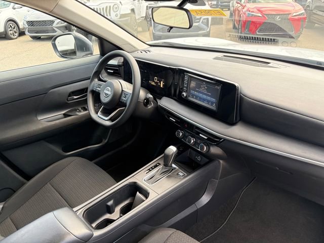 Used 2025 Nissan Kicks S image 7