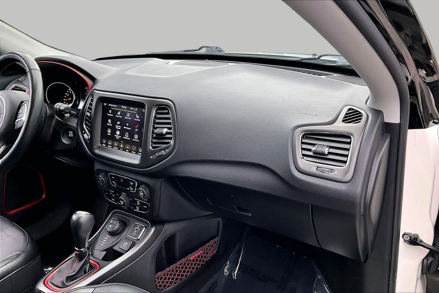 Used 2020 Jeep Compass Trailhawk w/ Leather Interior Group AWD/4WD image 19