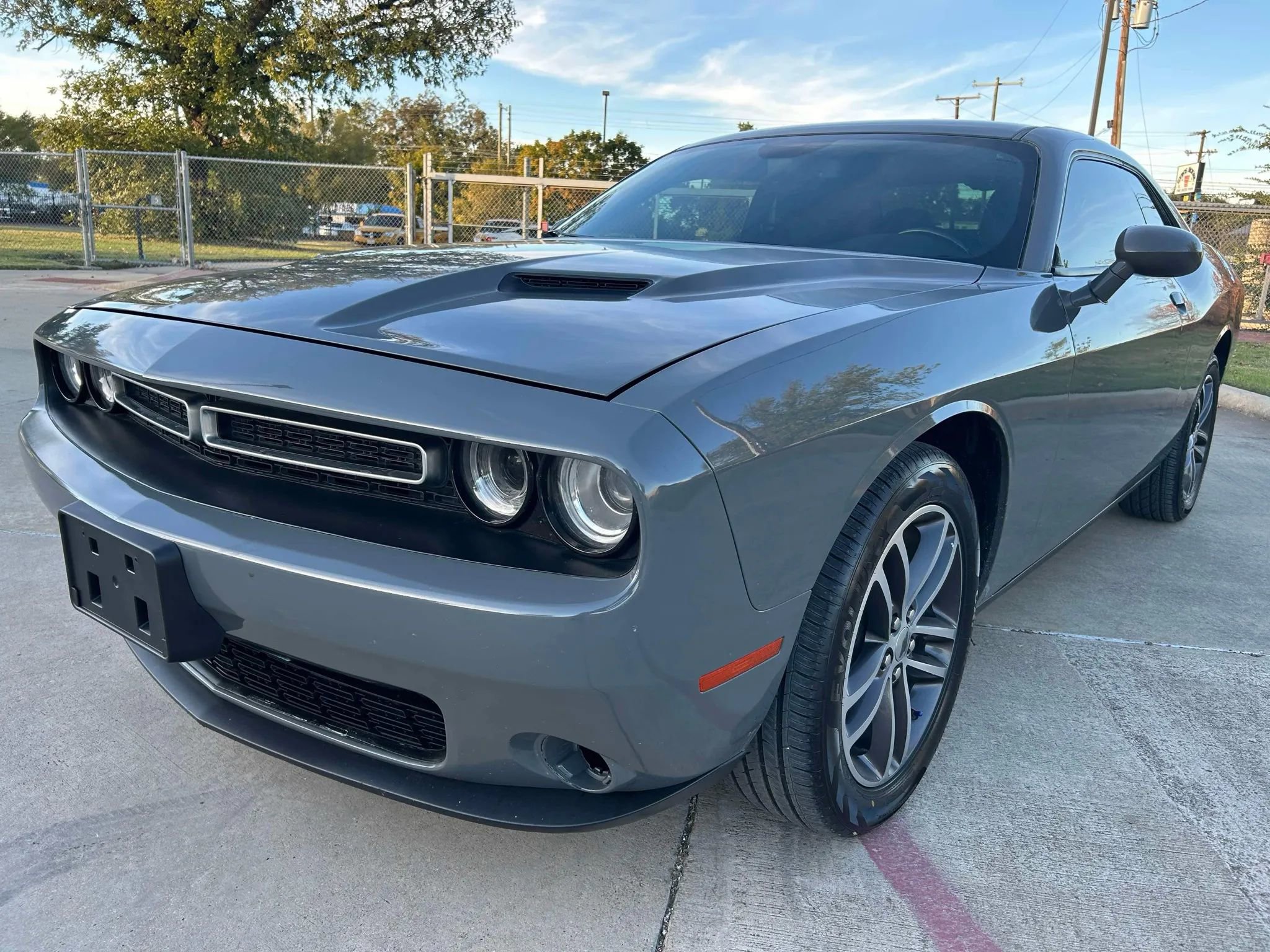 Used 2019 Dodge Challenger SXT image 2