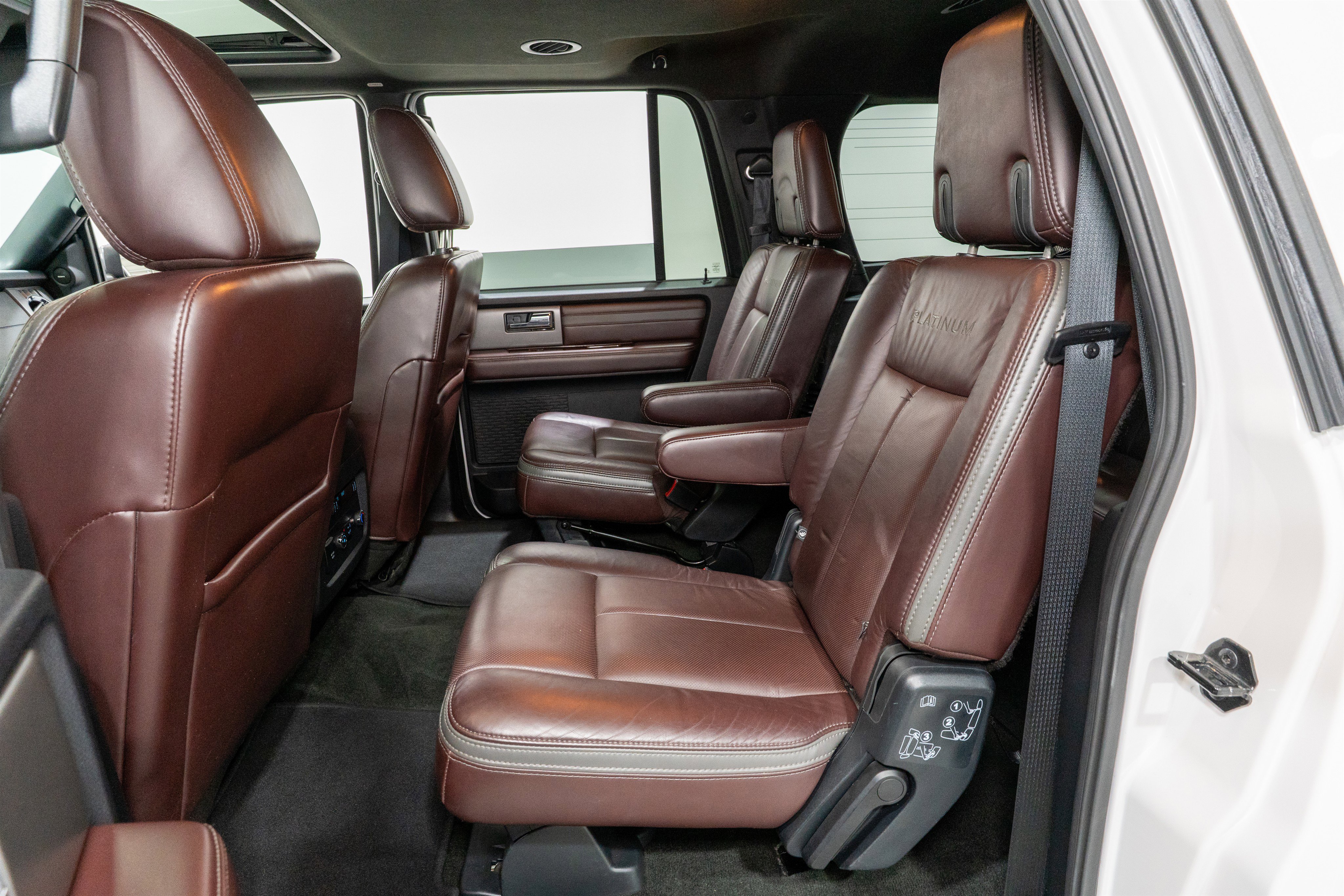 Used 2016 Ford Expedition EL Platinum image 32