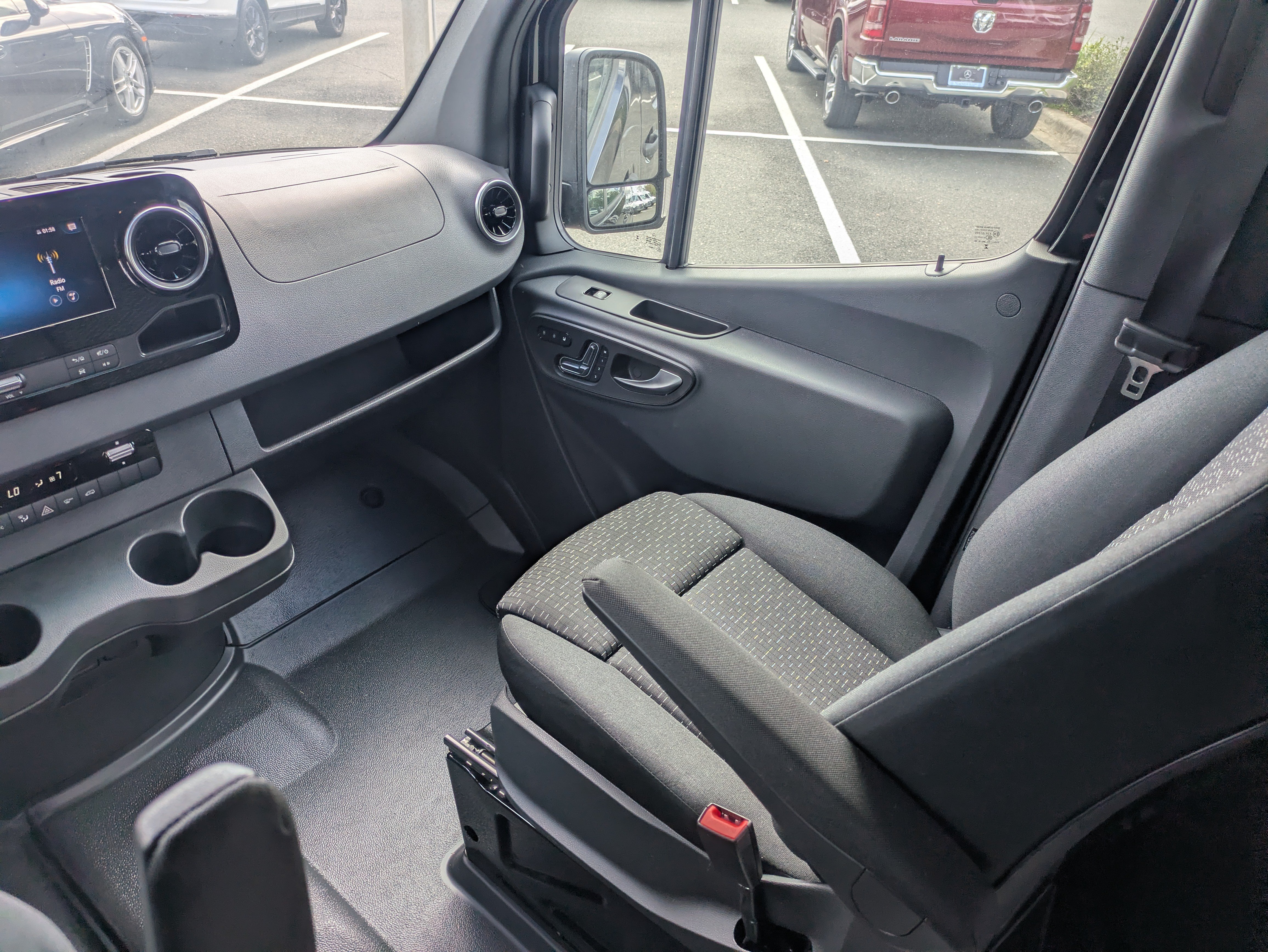 Used 2024 Mercedes-Benz Sprinter 2500 image 15