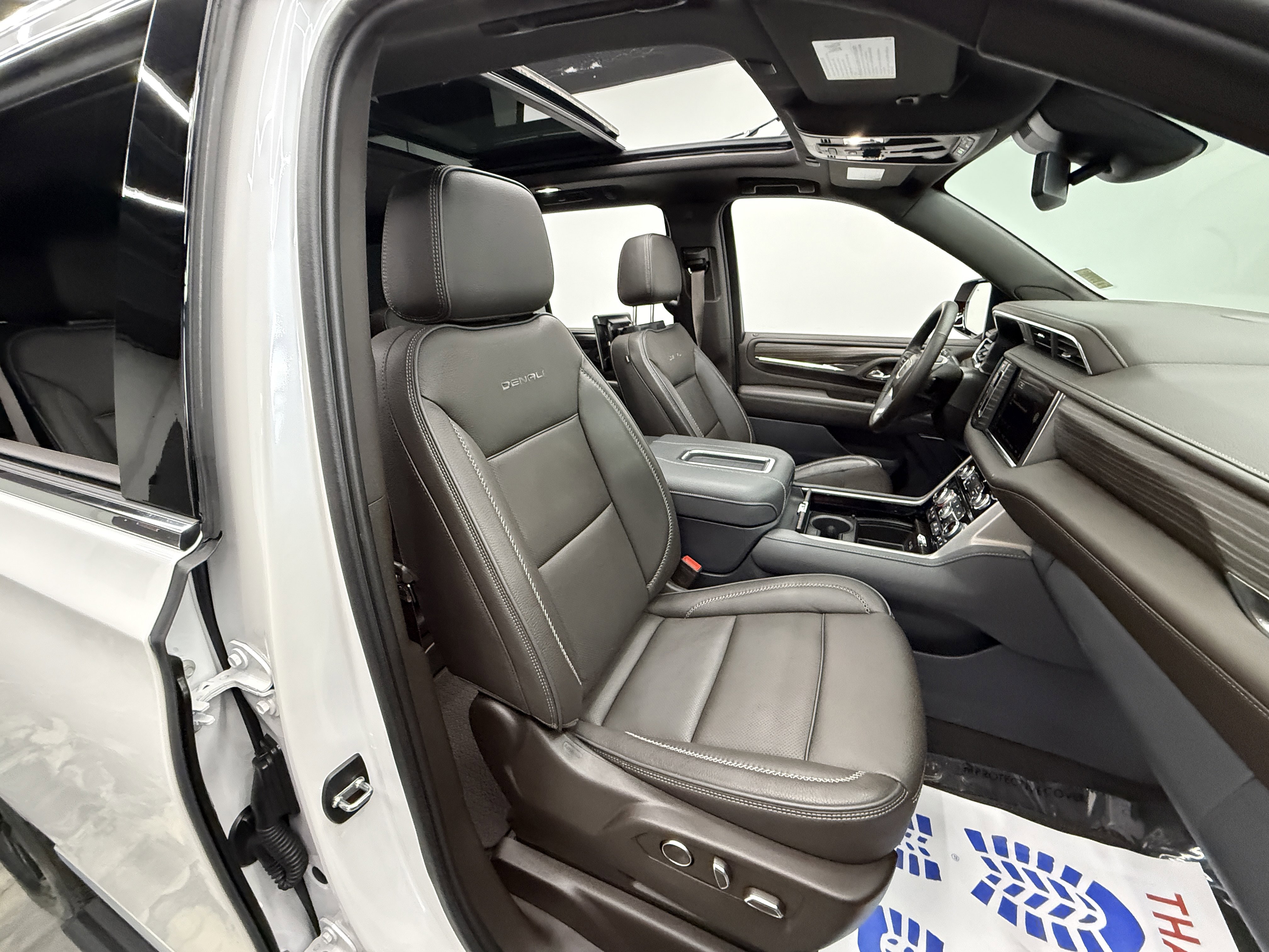 Used 2024 GMC Yukon Denali image 27