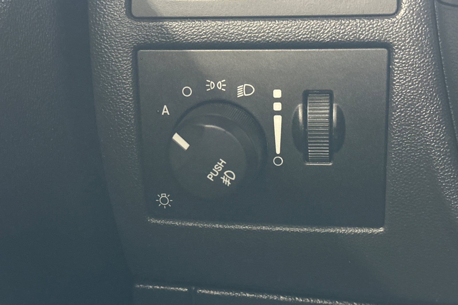 Used 2009 Dodge Challenger SRT8 w/ SRT Option Group II image 32