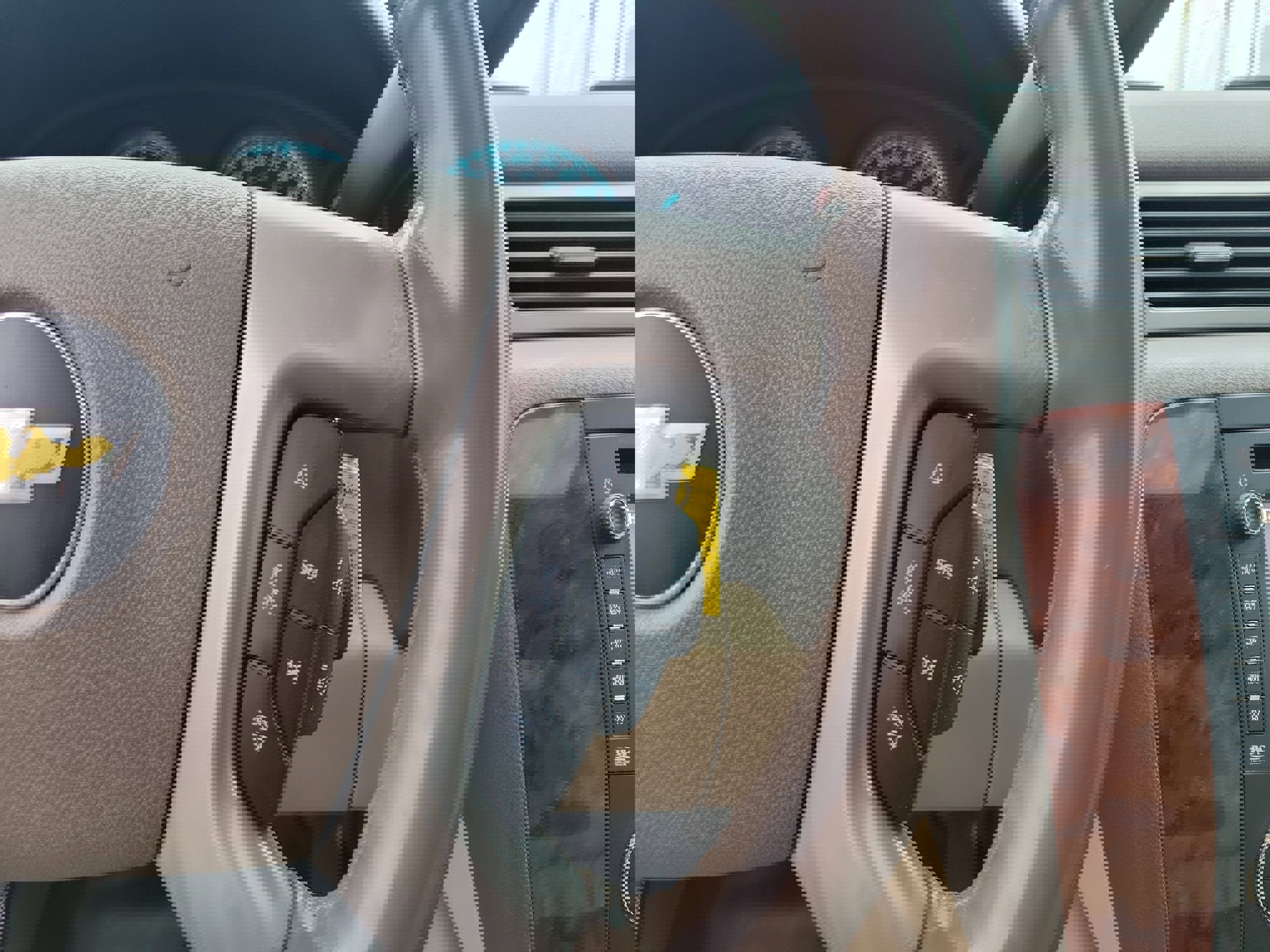 Used 2013 Chevrolet Avalanche LTZ image 23