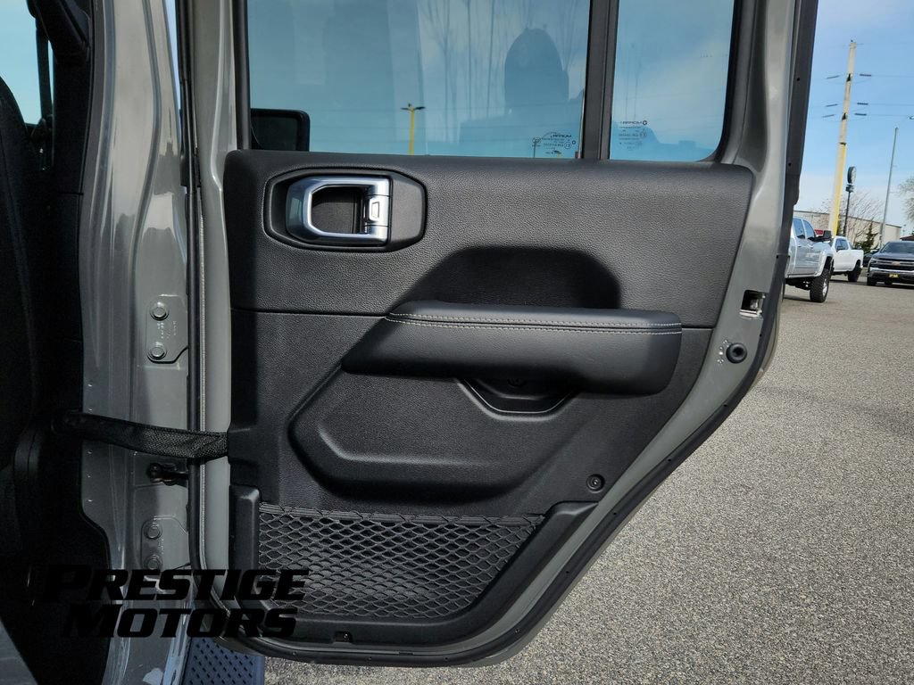 Used 2021 Jeep Gladiator Overland w/ Uconnect 4C Nav & Sound Group AWD/4WD image 27