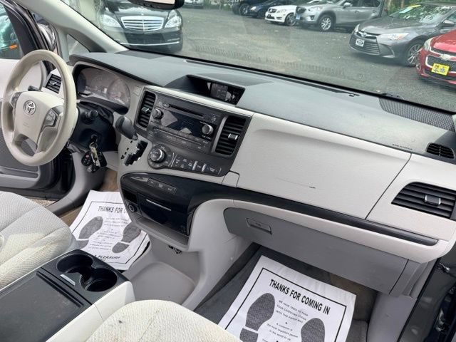 Used 2014 Toyota Sienna LE AWD/4WD image 25