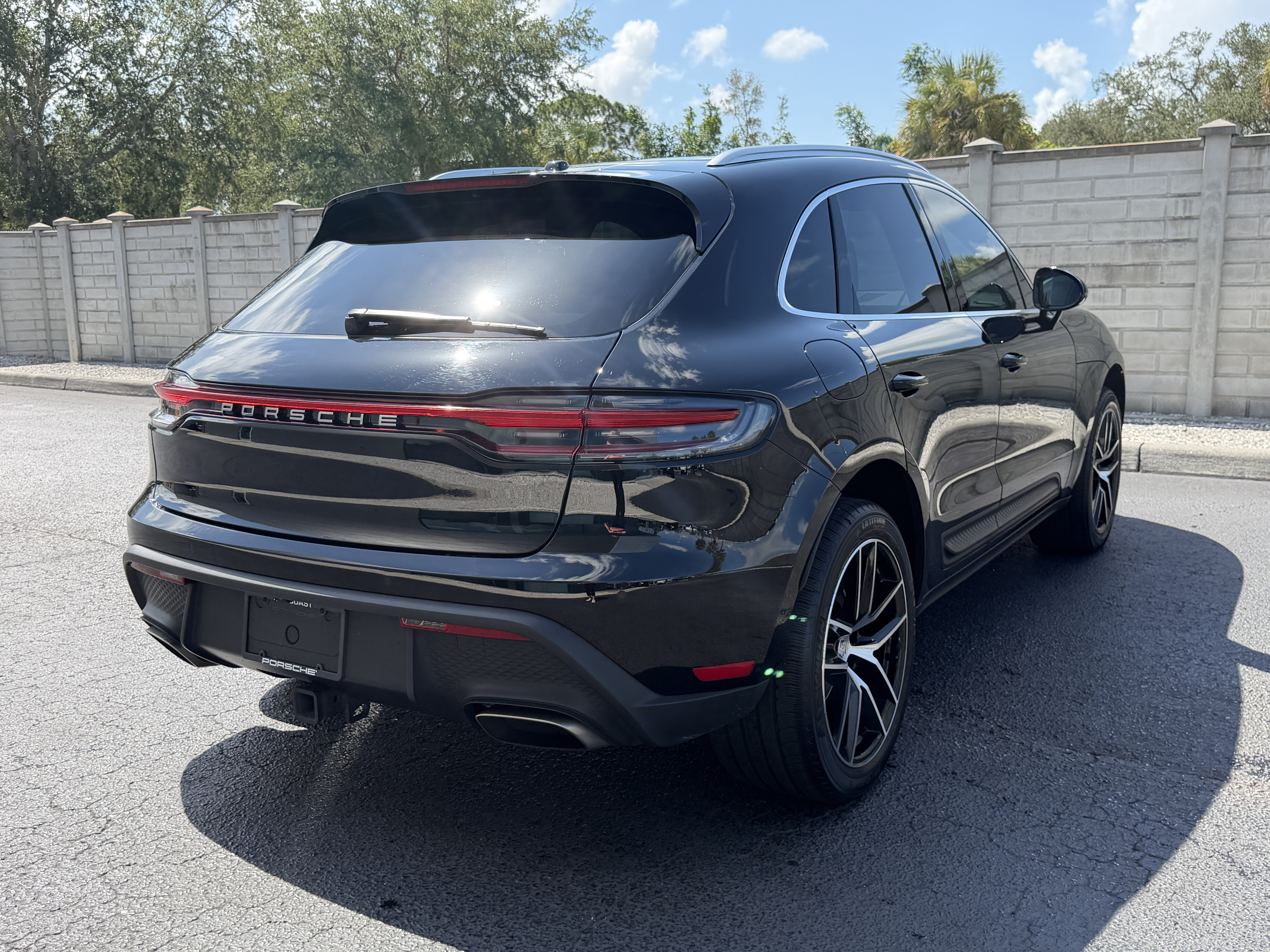 Certified 2024 Porsche Macan AWD/4WD image 6