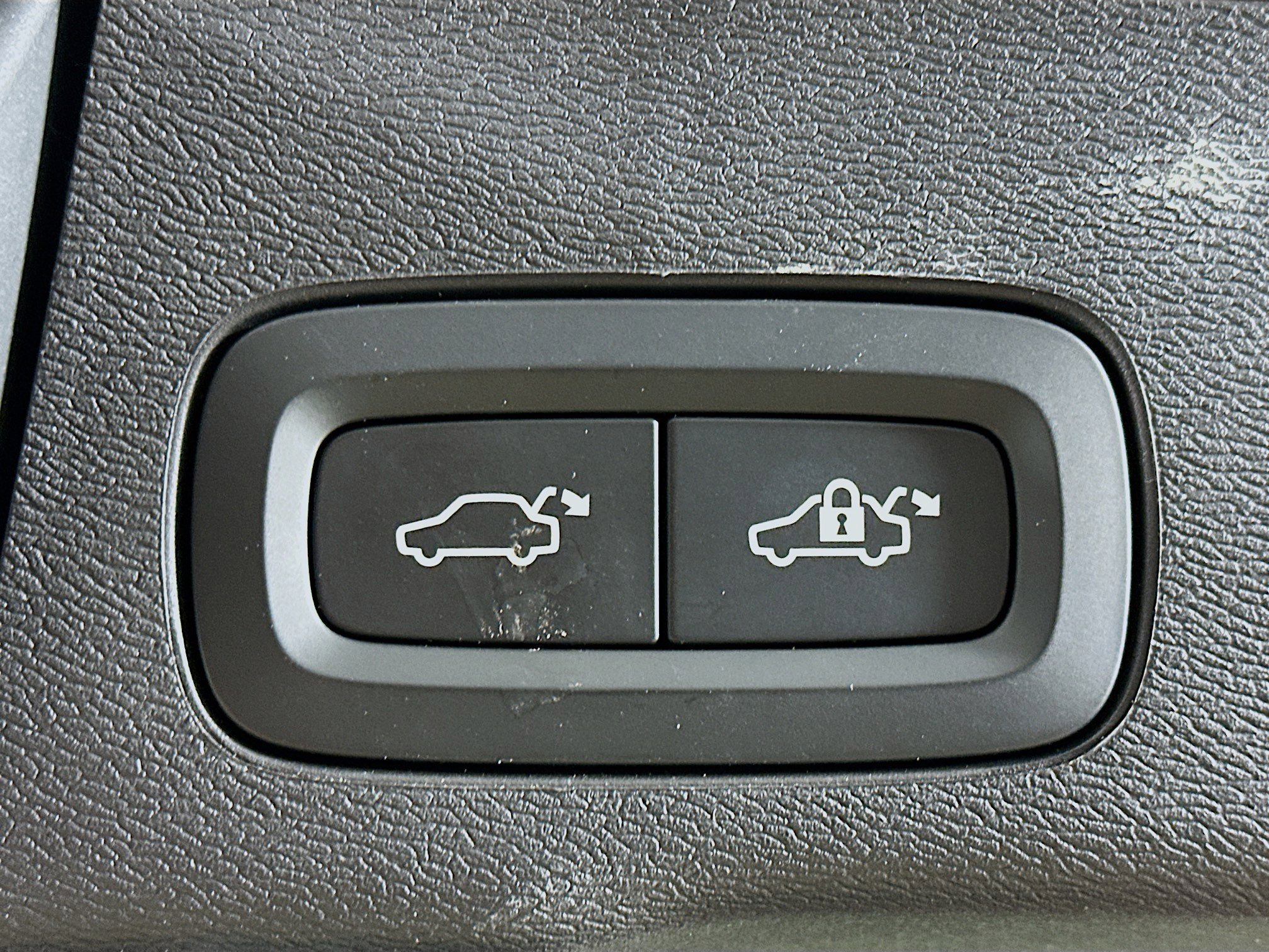 Used 2025 Volvo XC60 B5 Ultra w/ Protection Package Premier image 31