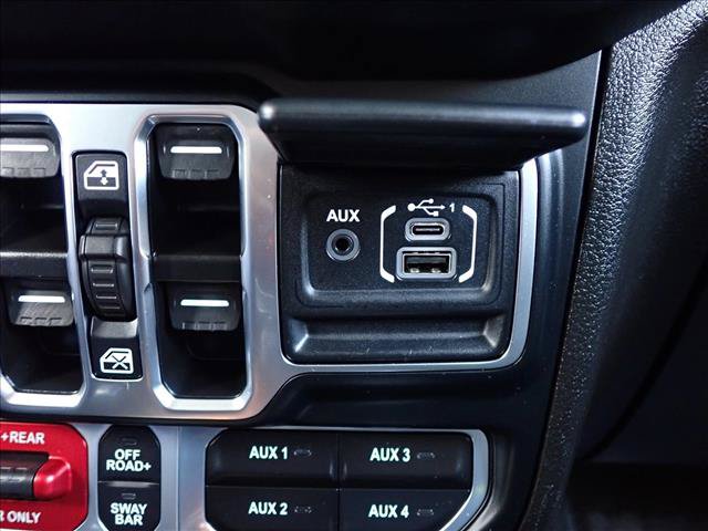 Used 2024 Jeep Gladiator Rubicon w/ Technology Group AWD/4WD image 19