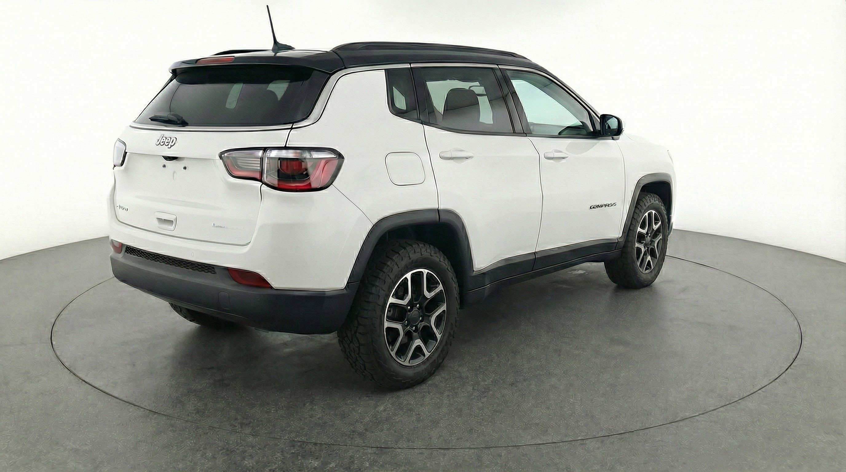 Used 2025 Jeep Compass Trailhawk AWD/4WD image 9