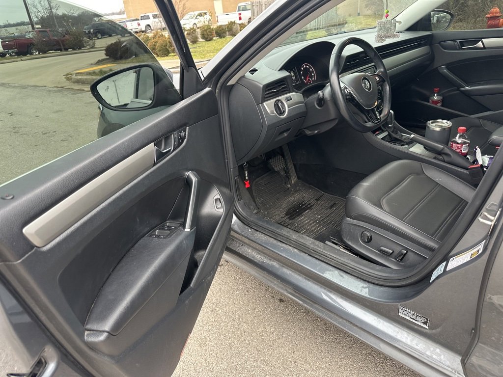 Used 2020 Volkswagen Passat 2.0T SE image 8