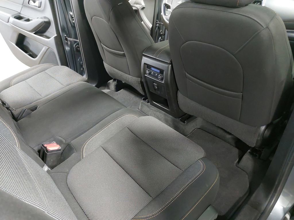 Used 2021 Chevrolet Traverse LS FWD image 11