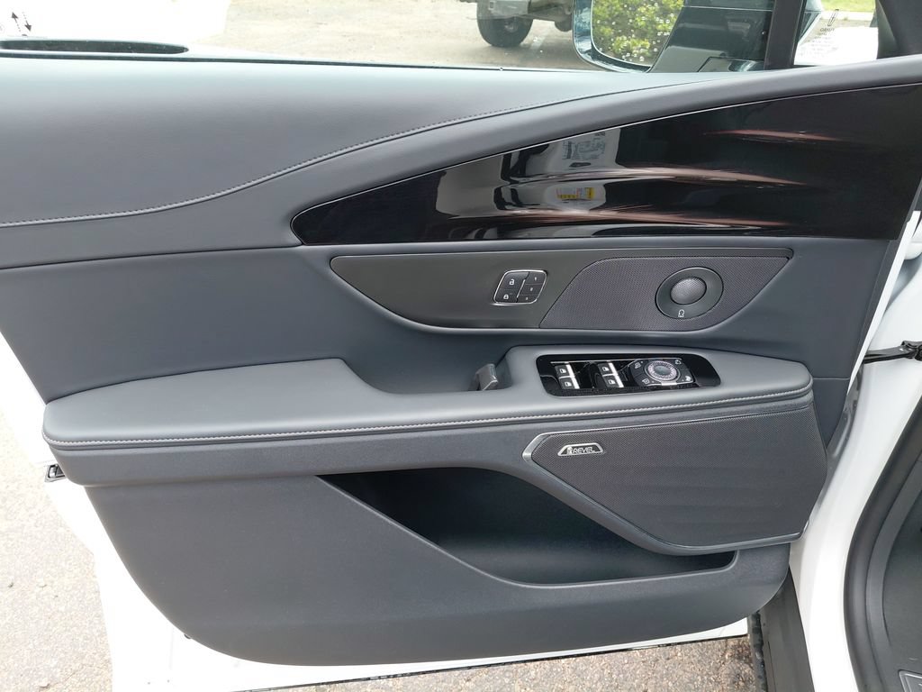 New 2026 Lincoln Nautilus Reserve w/ Jet Appearance Package AWD/4WD image 13