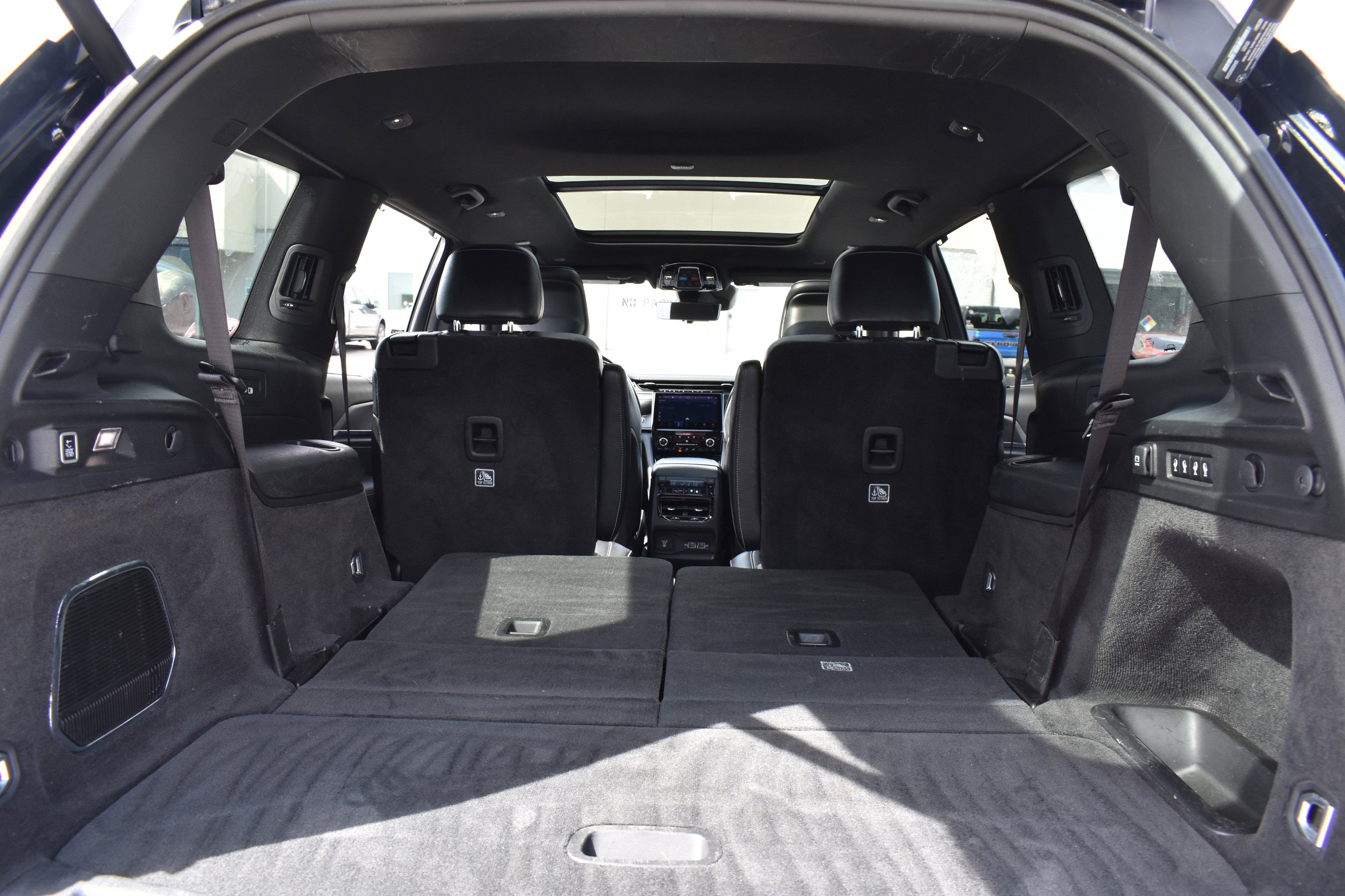 Used 2021 Jeep Grand Cherokee L Overland w/ Luxury Tech Group IV image 36