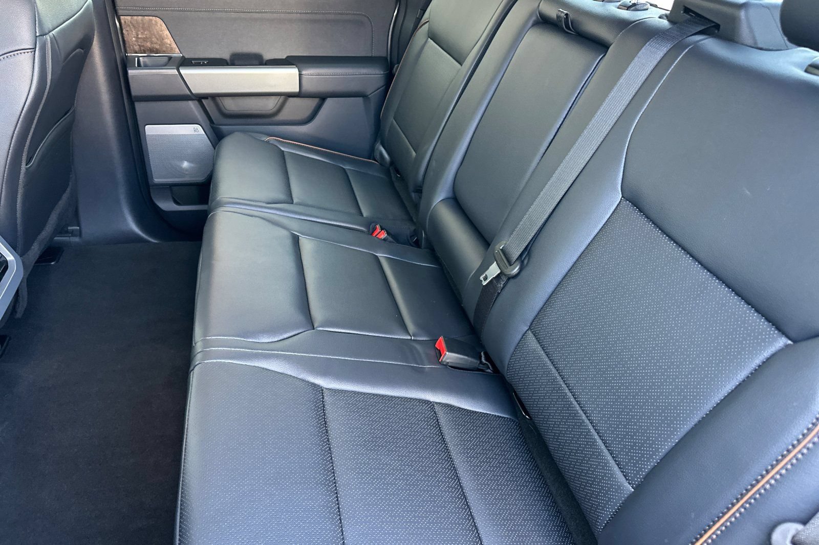 New 2026 Ford F250 Lariat w/ Black Appearance Package AWD/4WD image 11