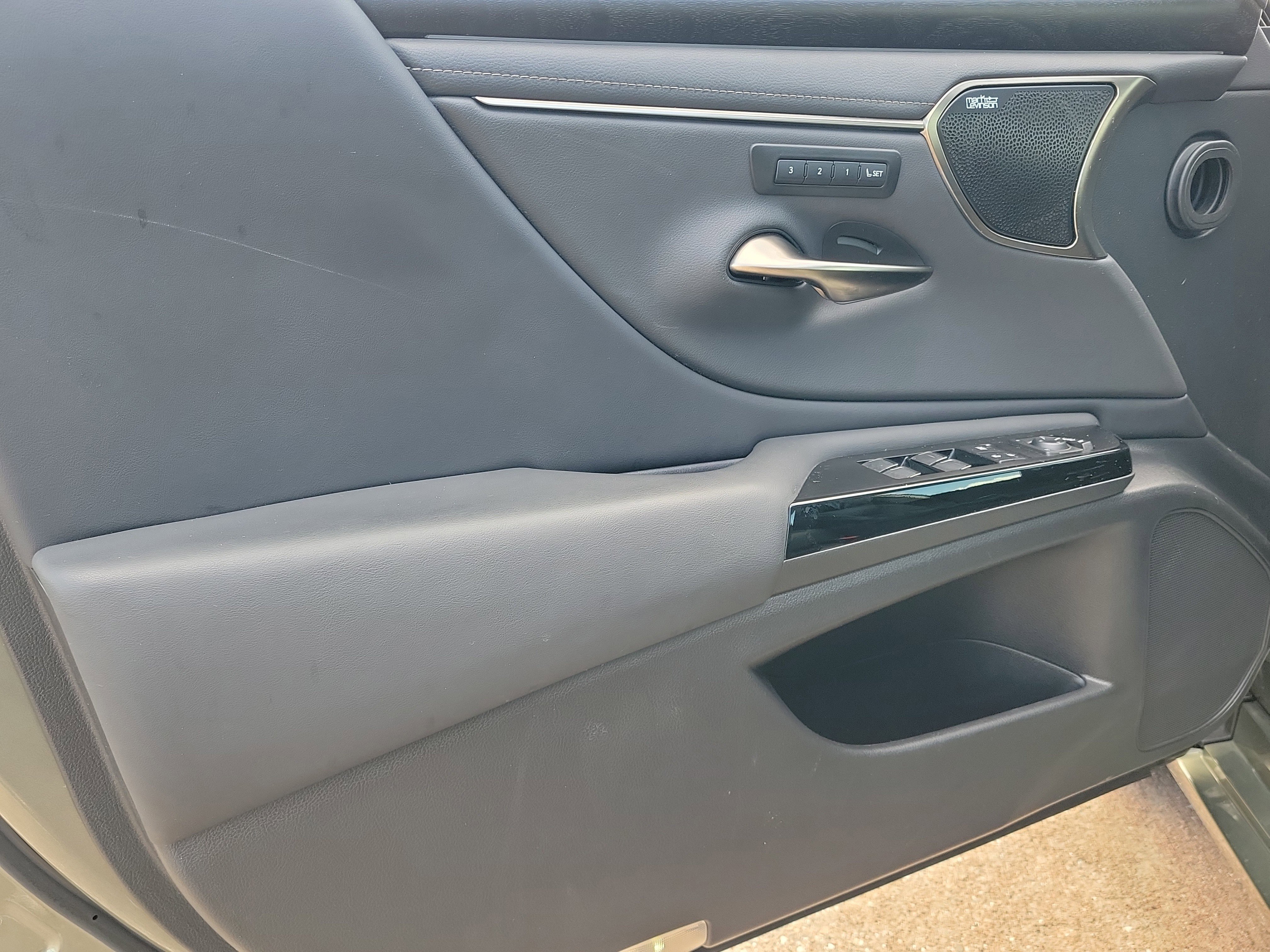 Used 2023 Lexus ES 350 Ultra Luxury image 18