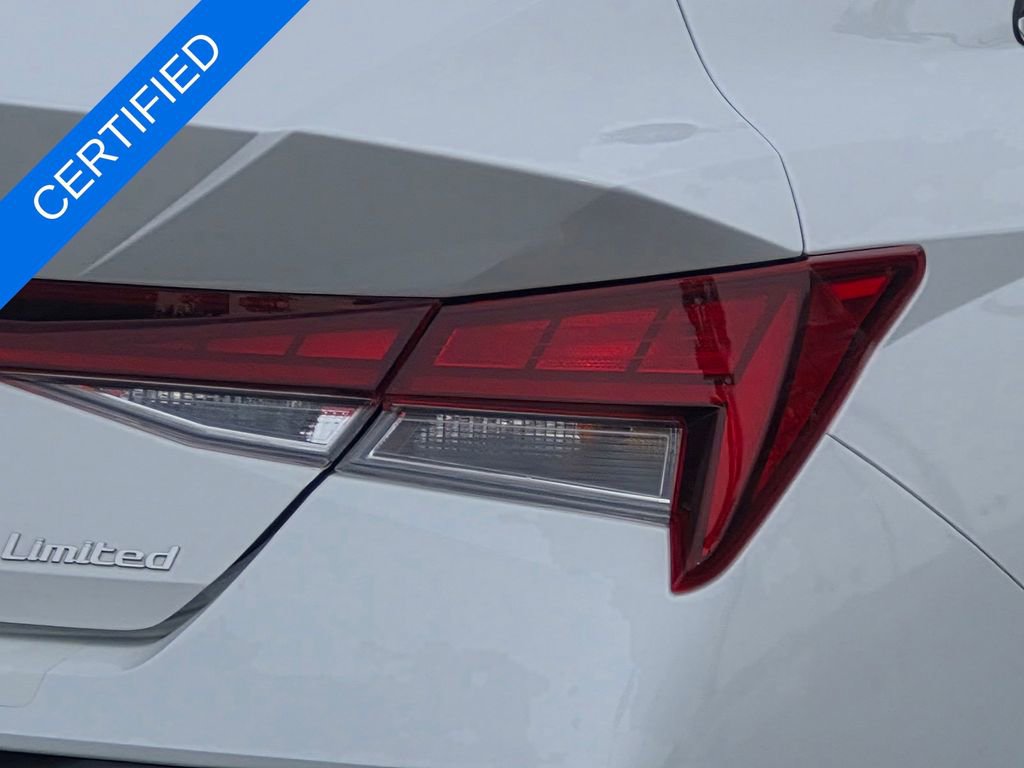 Used 2024 Hyundai Elantra Limited image 12
