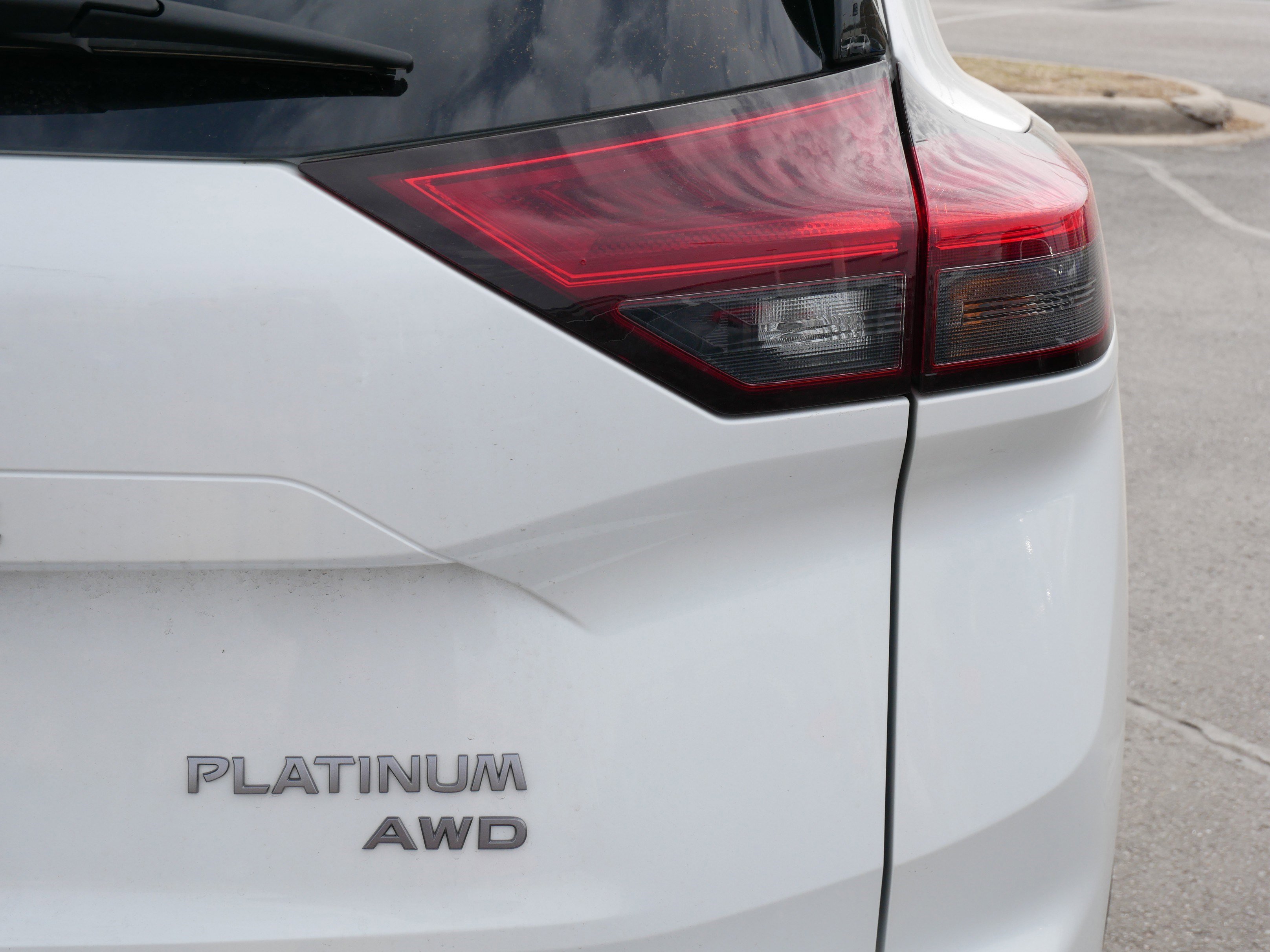 Used 2025 Nissan Rogue Platinum image 17