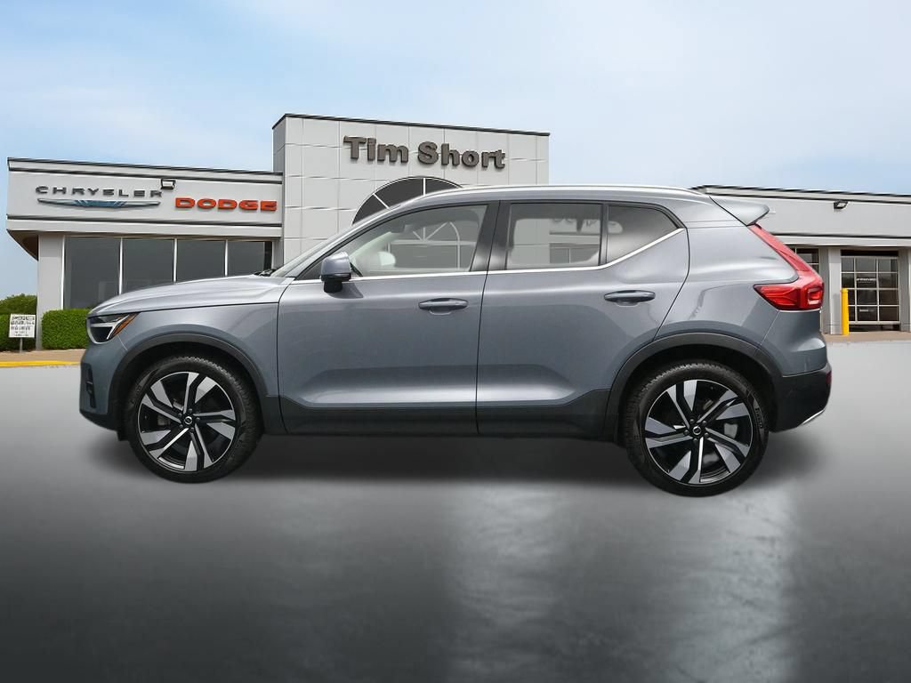 Used 2023 Volvo XC40 B5 Plus w/ Climate Package AWD/4WD image 2