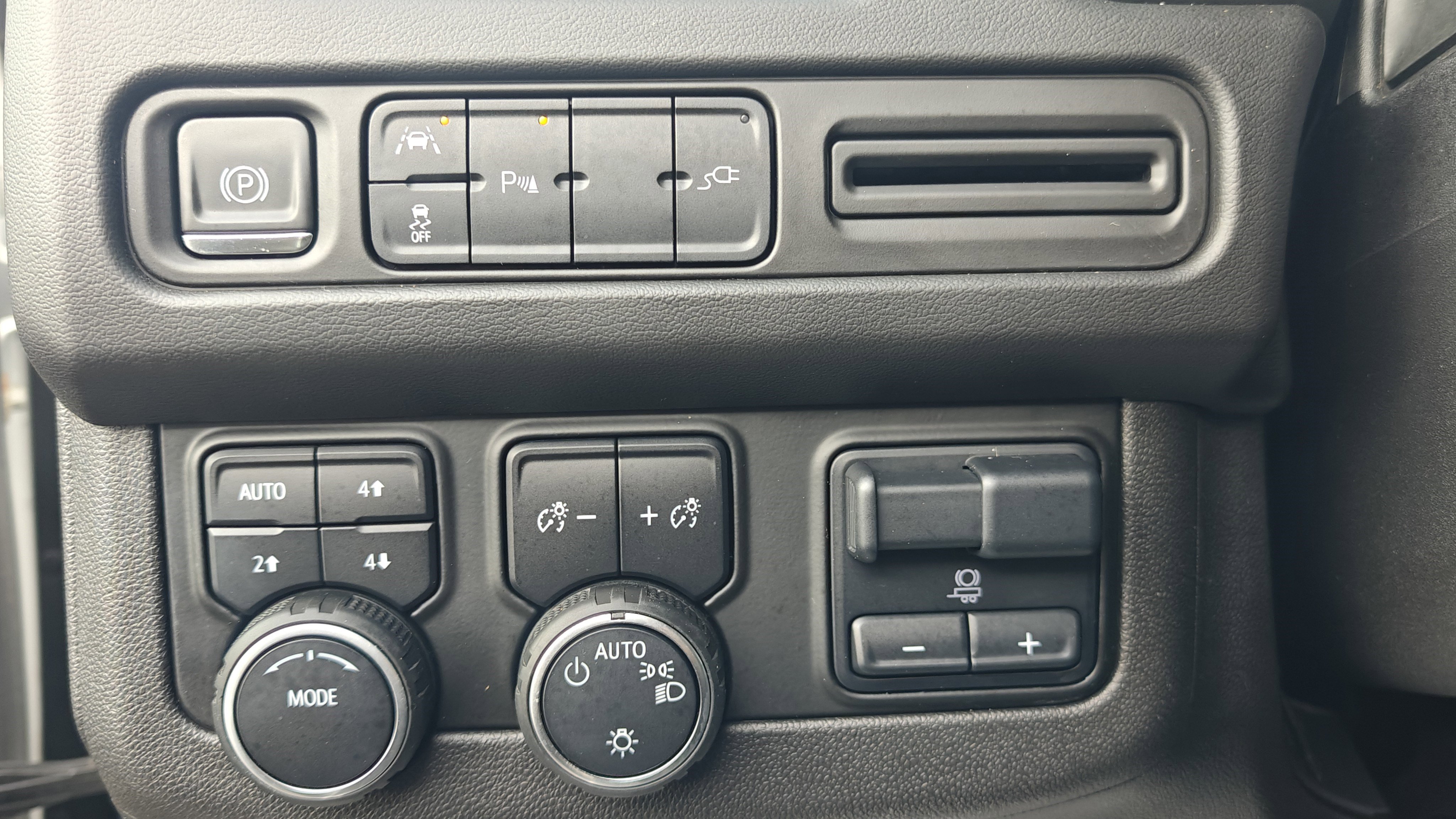 Used 2022 Chevrolet Suburban LT w/ Max Trailering Package image 26