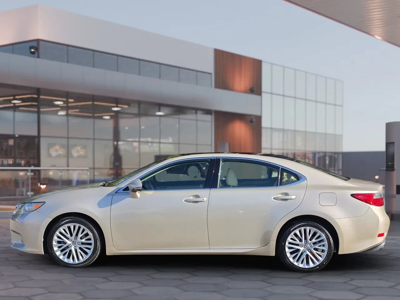 Used 2013 Lexus ES 350 FWD image 3