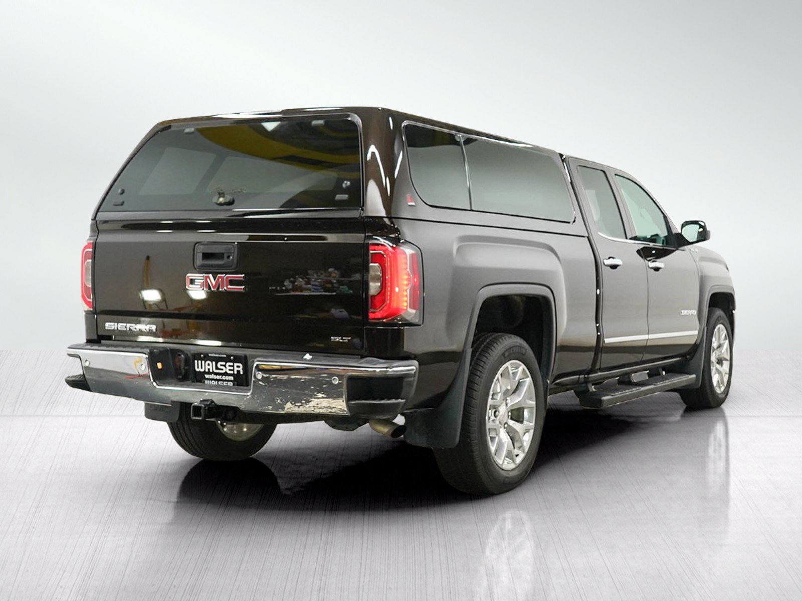 Used 2018 GMC Sierra 1500 SLT w/ SLT Preferred Package AWD/4WD image 5