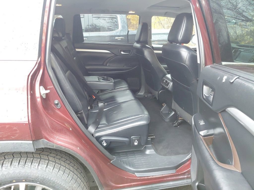 Used 2019 Toyota Highlander XLE image 37