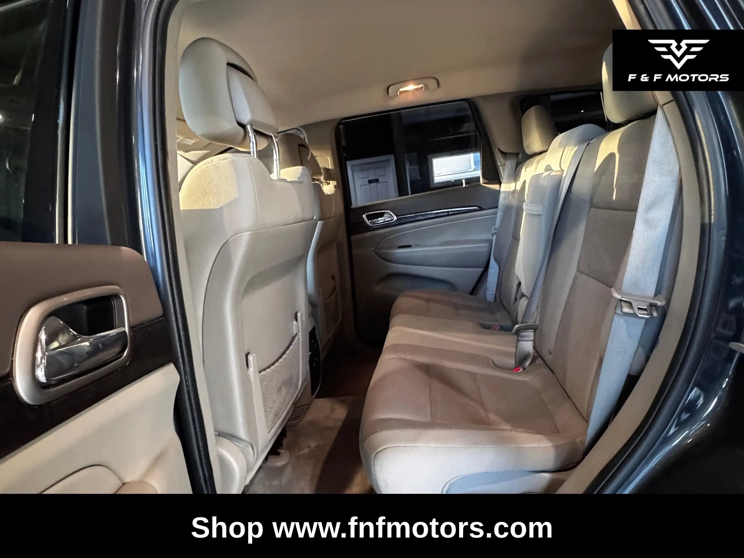 Used 2011 Jeep Grand Cherokee Laredo AWD/4WD image 16