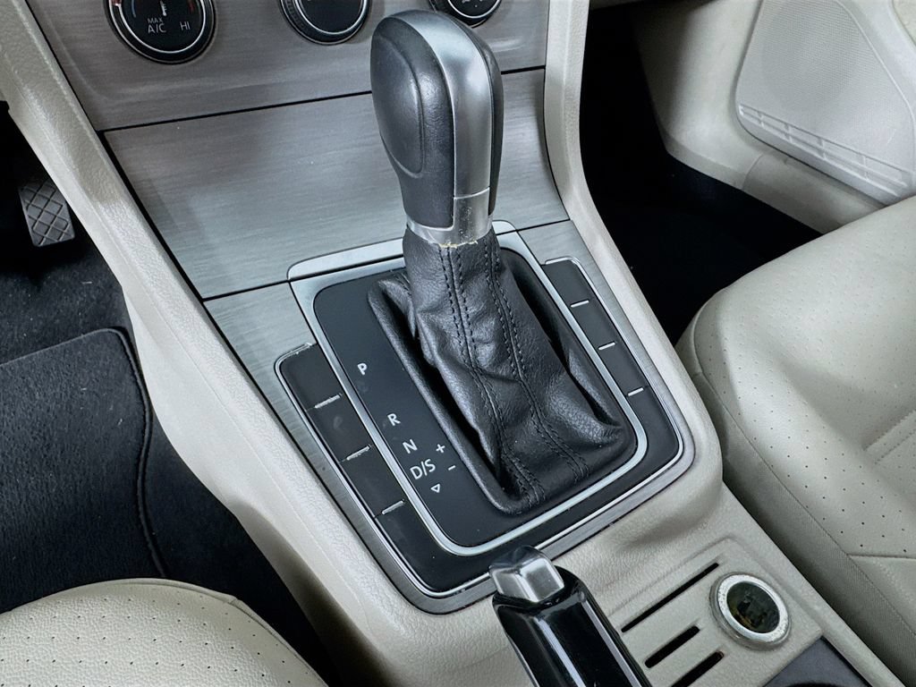 Used 2015 Volkswagen Golf S FWD image 18